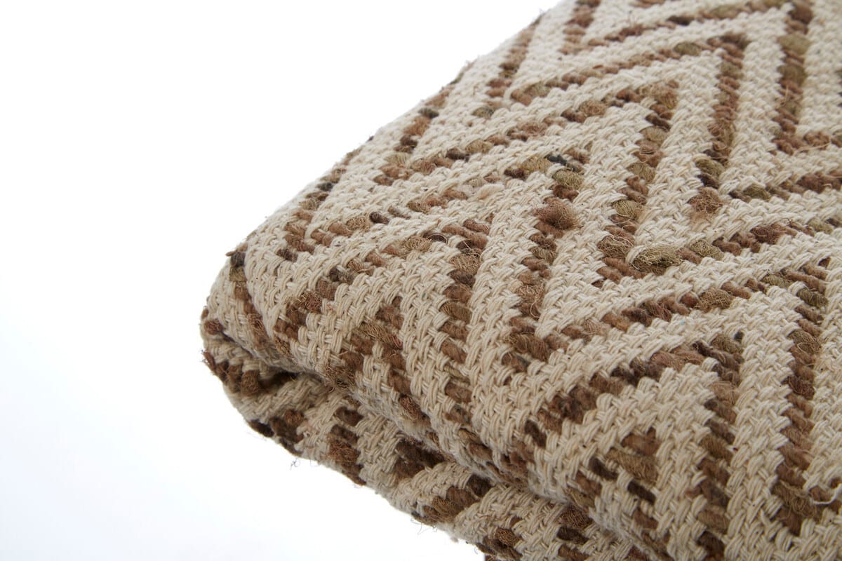 Carraig THrow